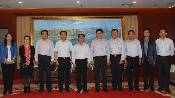 李峰在欢送中国工会十六大代表时要求：履行职责 树立形象 扩大交流